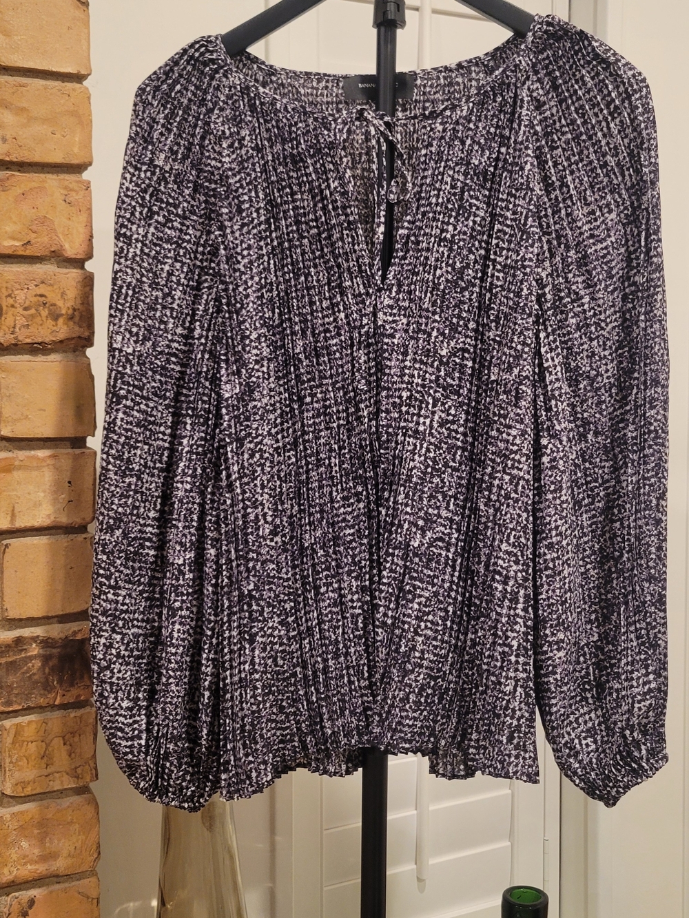 Banana Republic Black & White Textured Peasant Blouse